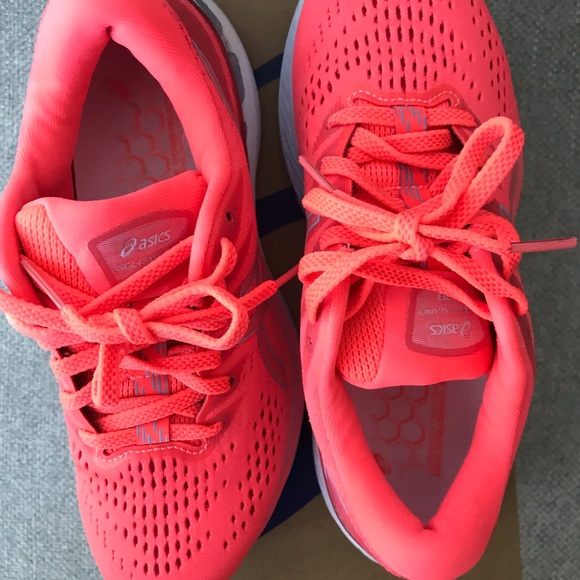 ASICS Gel-Kayano 28 Women Size 5.5 - Picture 3 of 4